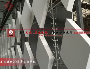 高端鋁單板的應(yīng)用與優(yōu)勢(shì) 中山利和土豪金外墻及沖孔石紋鋁單板解析